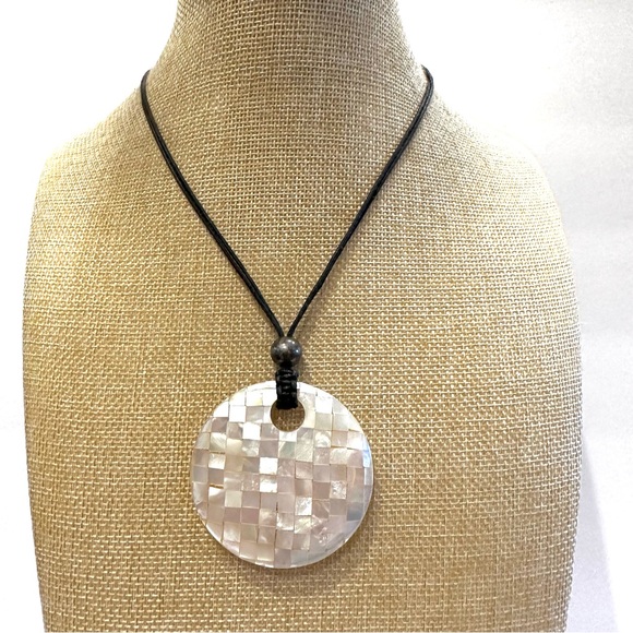 Claude Dasque Mother of Pearl Necklace made in France, sterling silver accents - Picture 1 of 14